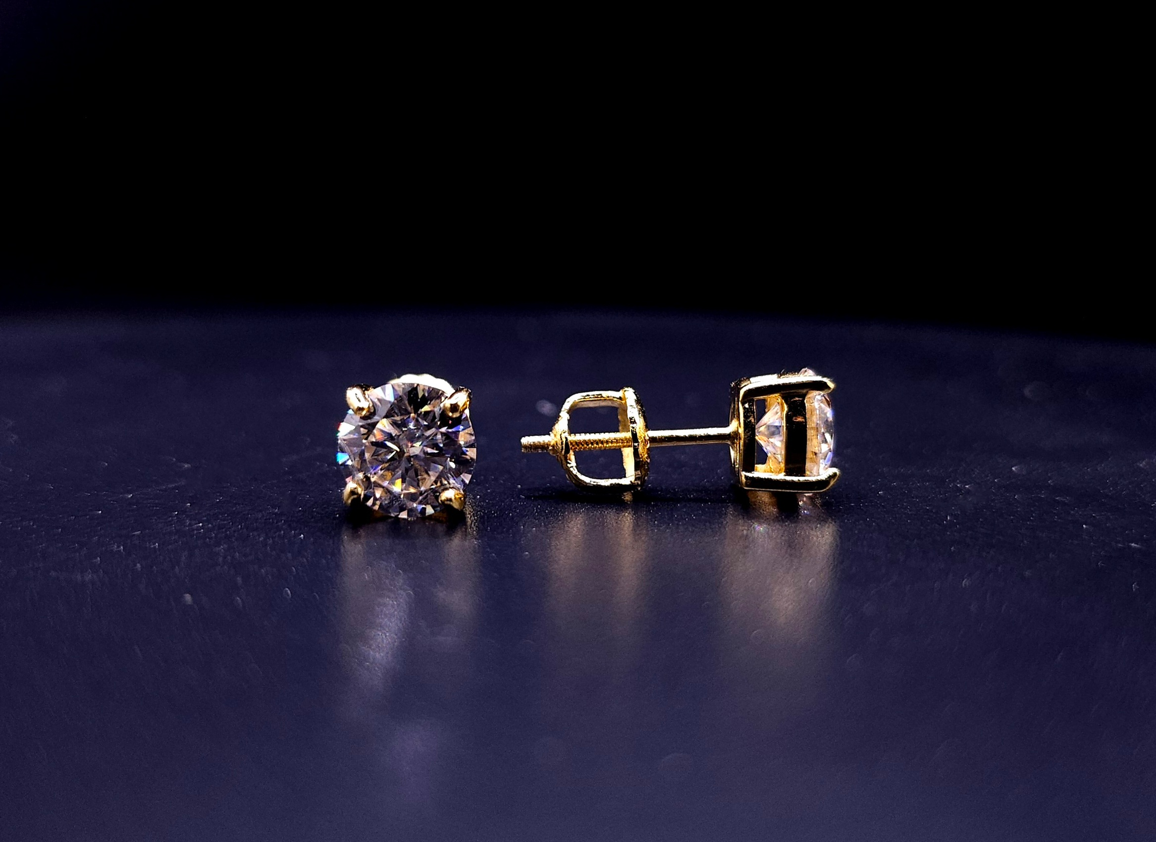 Eclipse - VVS 1 18K Solid Gold Screw Back Earrings