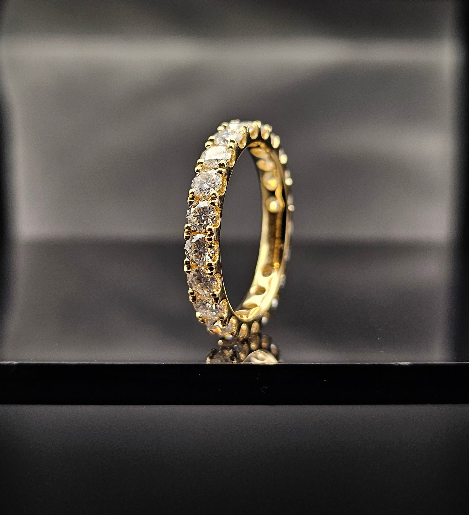 Eclipse - Full Eternity Ring Solid Gold VVS 1
