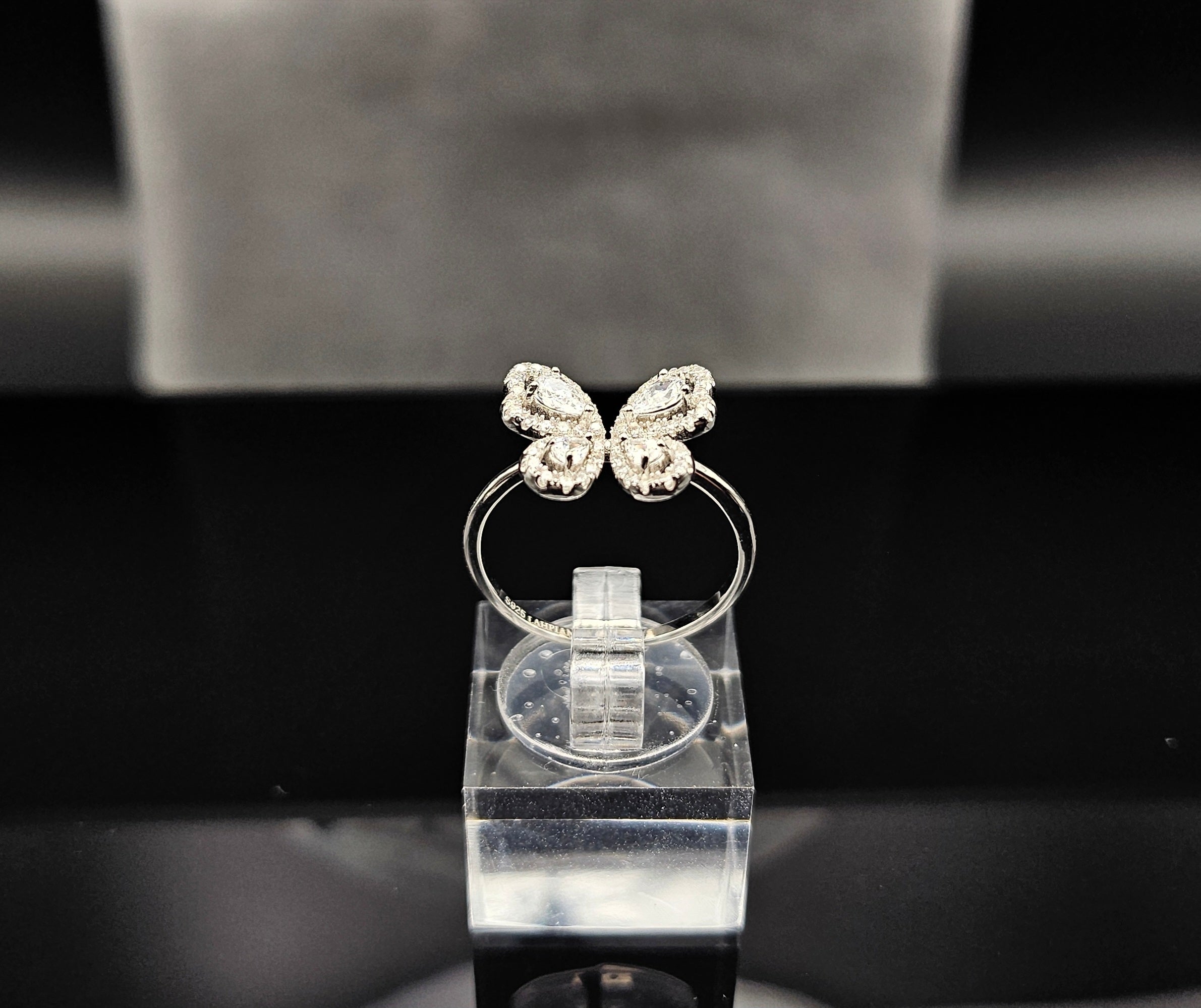 Flying Free - Ring