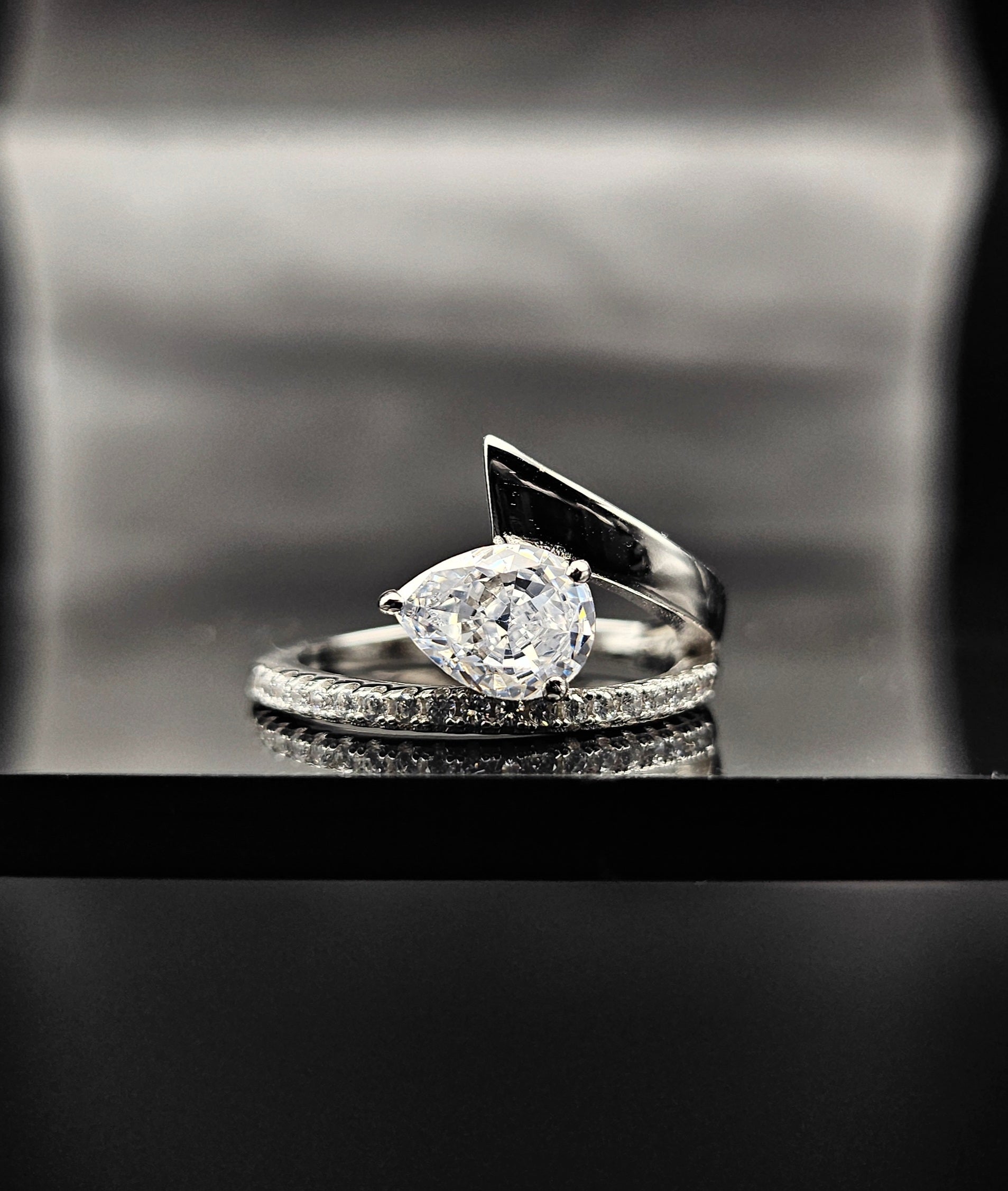 Angle of elegance - Ring