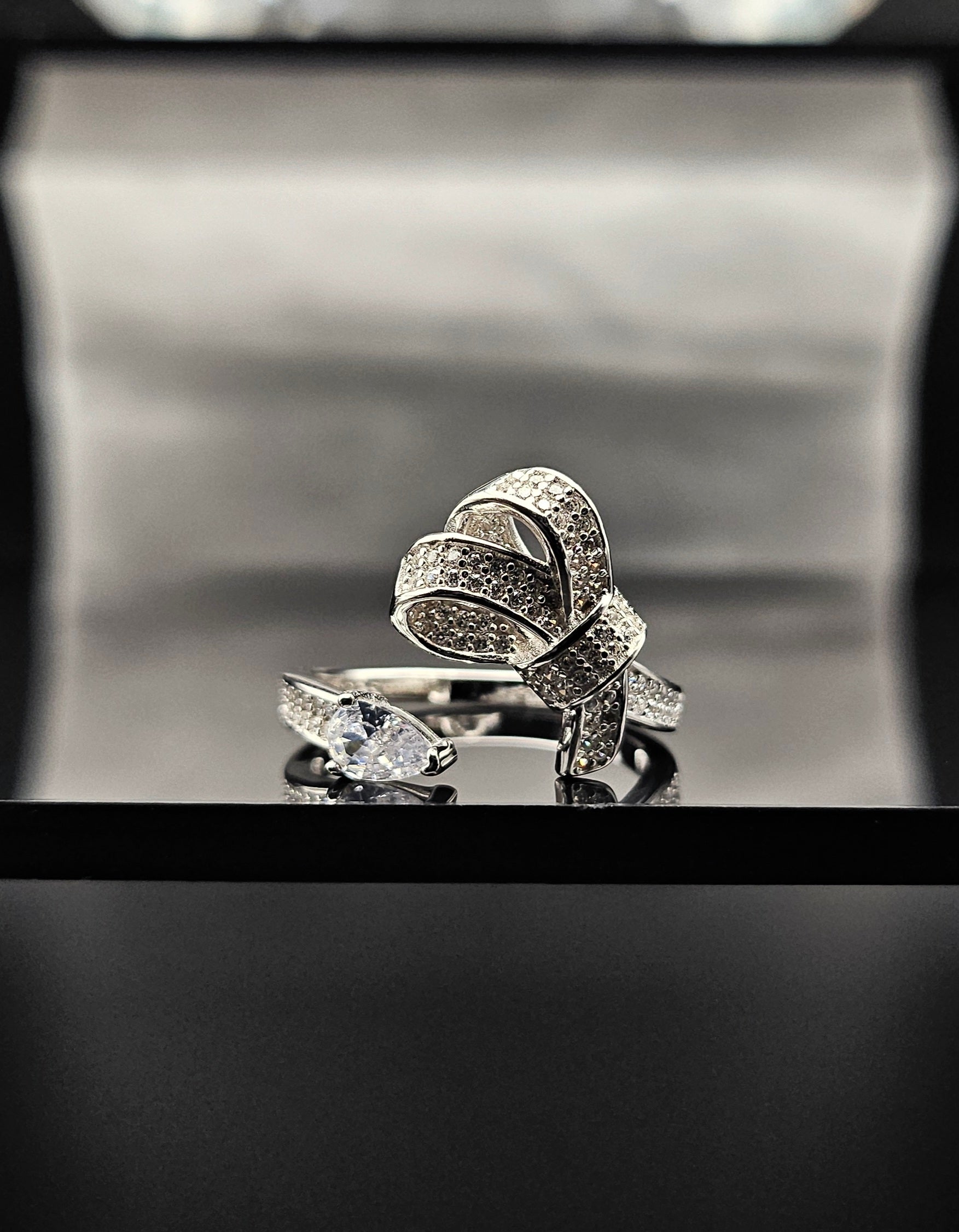 Tailed Cordon - Ring