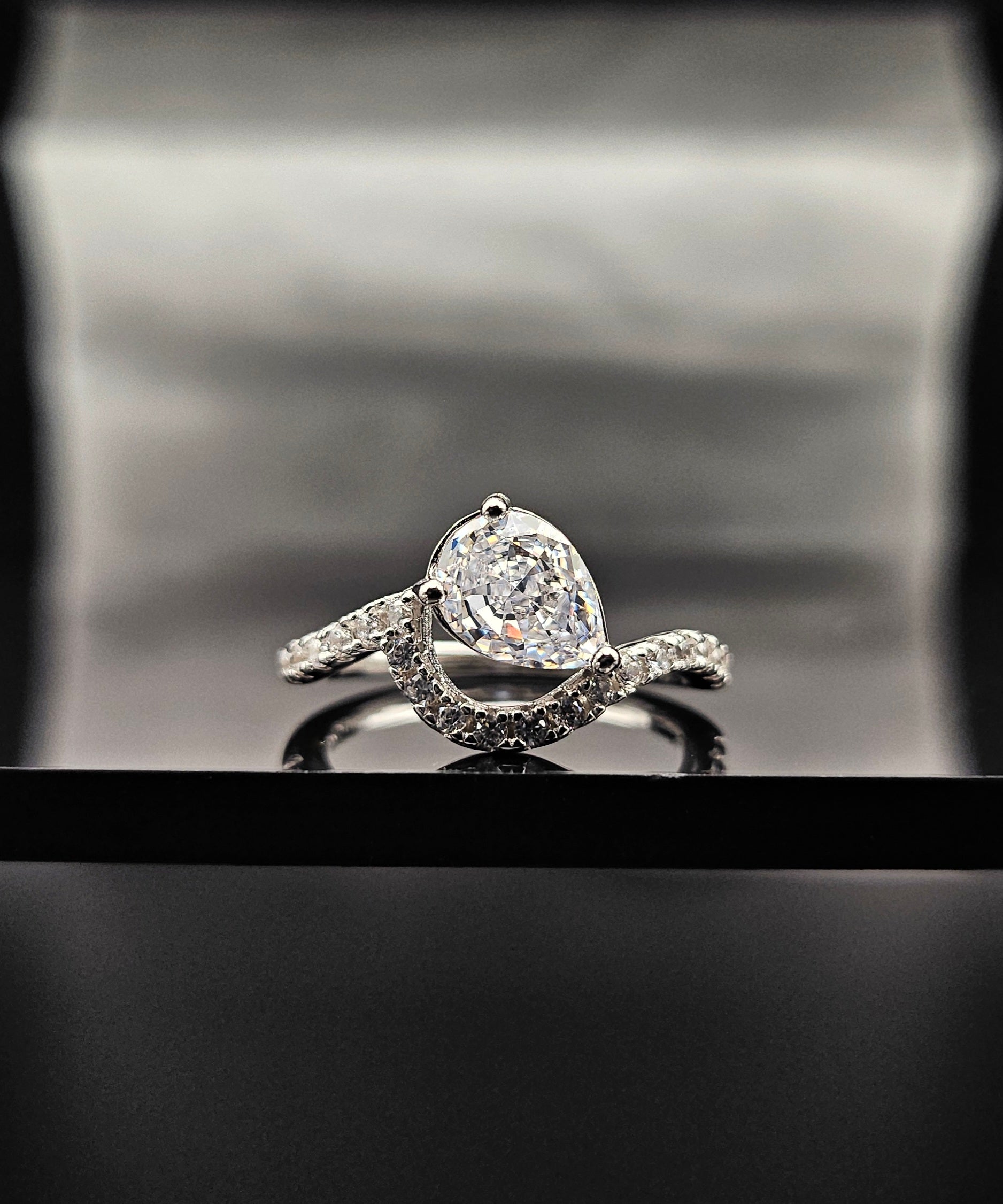 Gem To The Edge - Ring