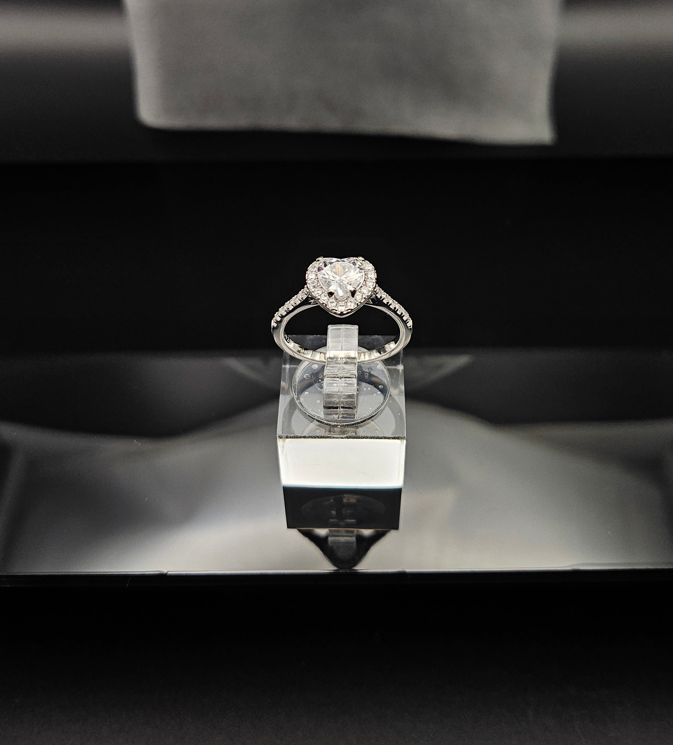 Captured Heart - Ring