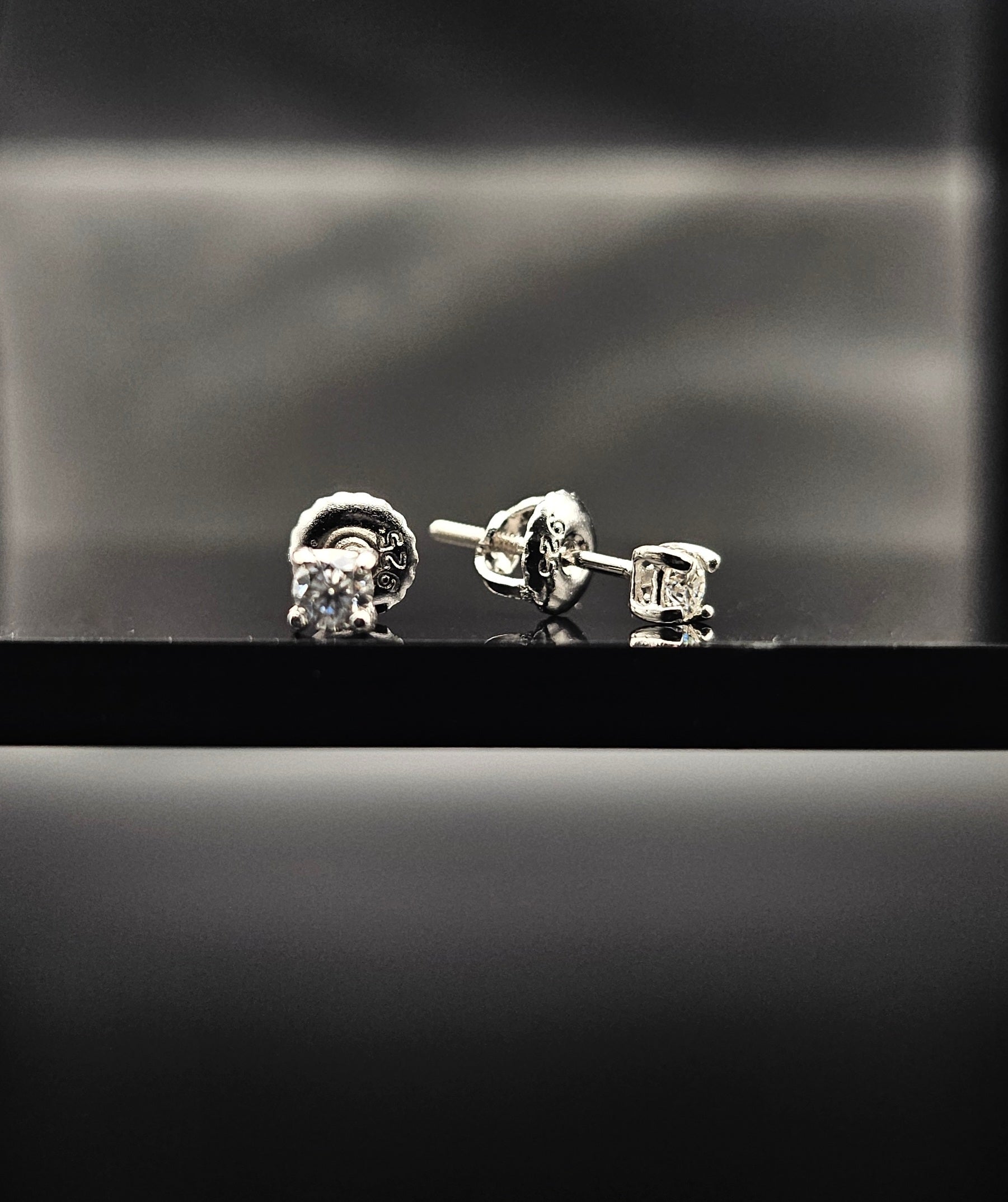 Eclipse - VVS 1 Eclipse Screw Back Earrings