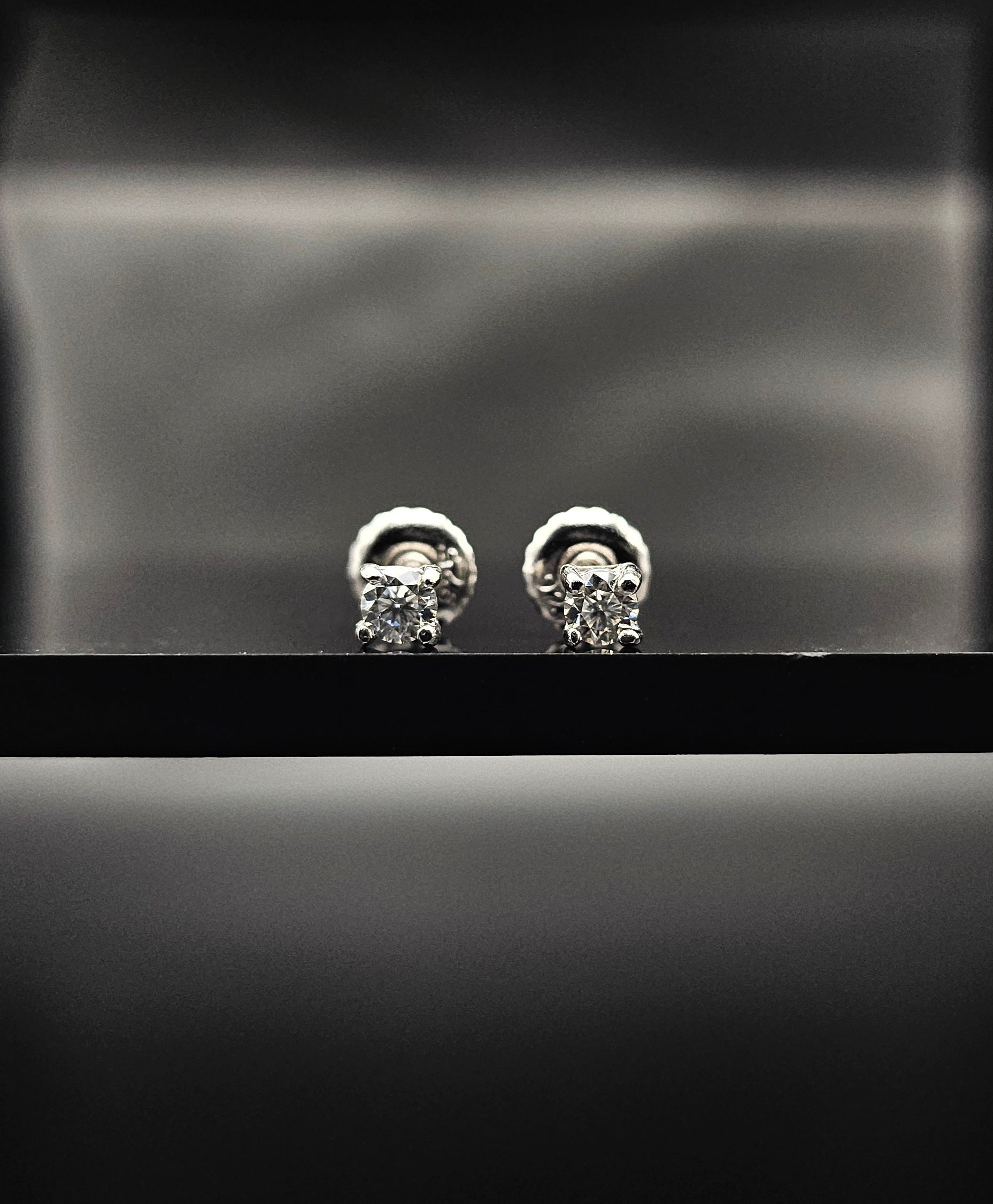 Eclipse - VVS 1 Eclipse Screw Back Earrings