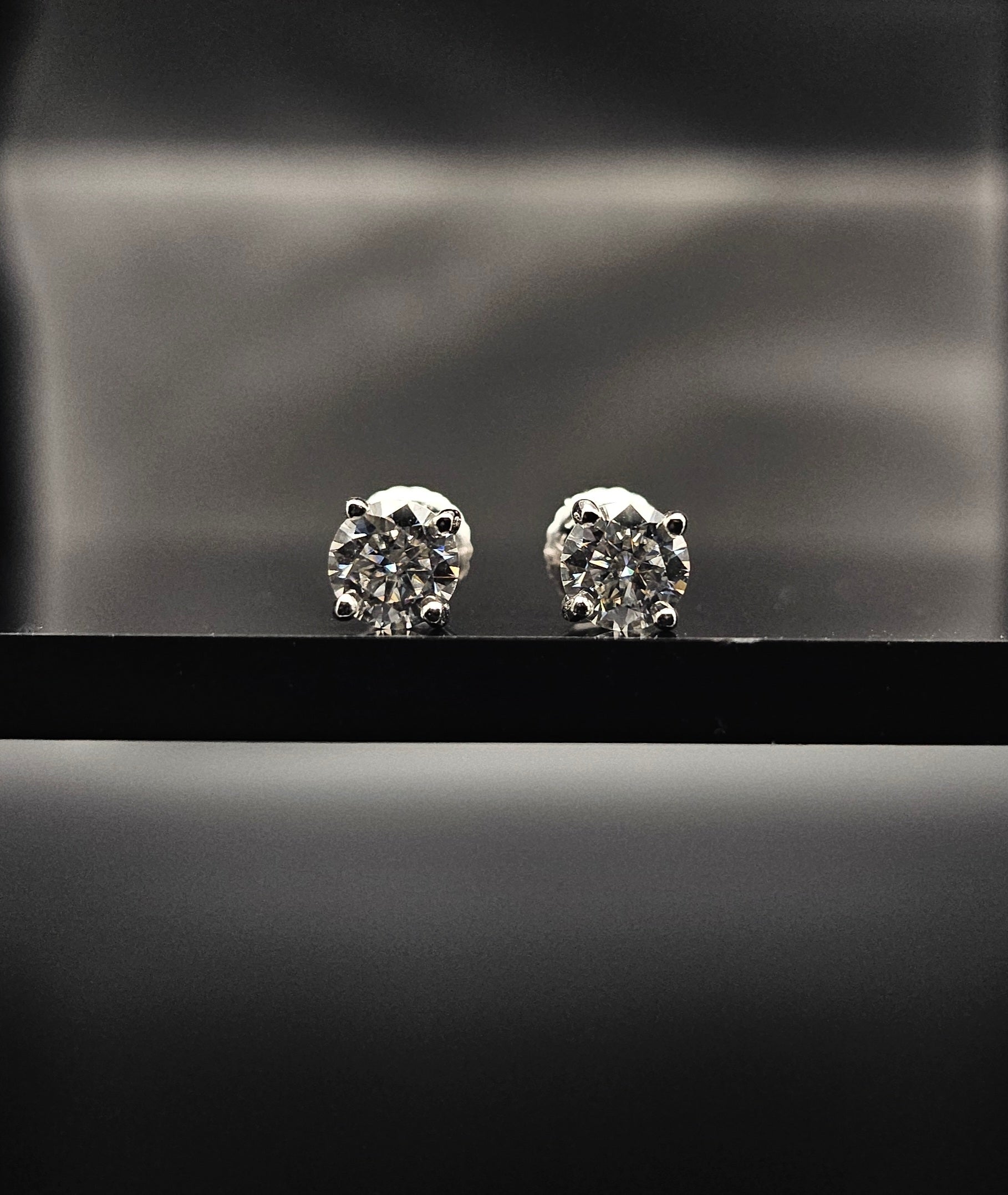 Eclipse - VVS 1 Eclipse Screw Back Earrings