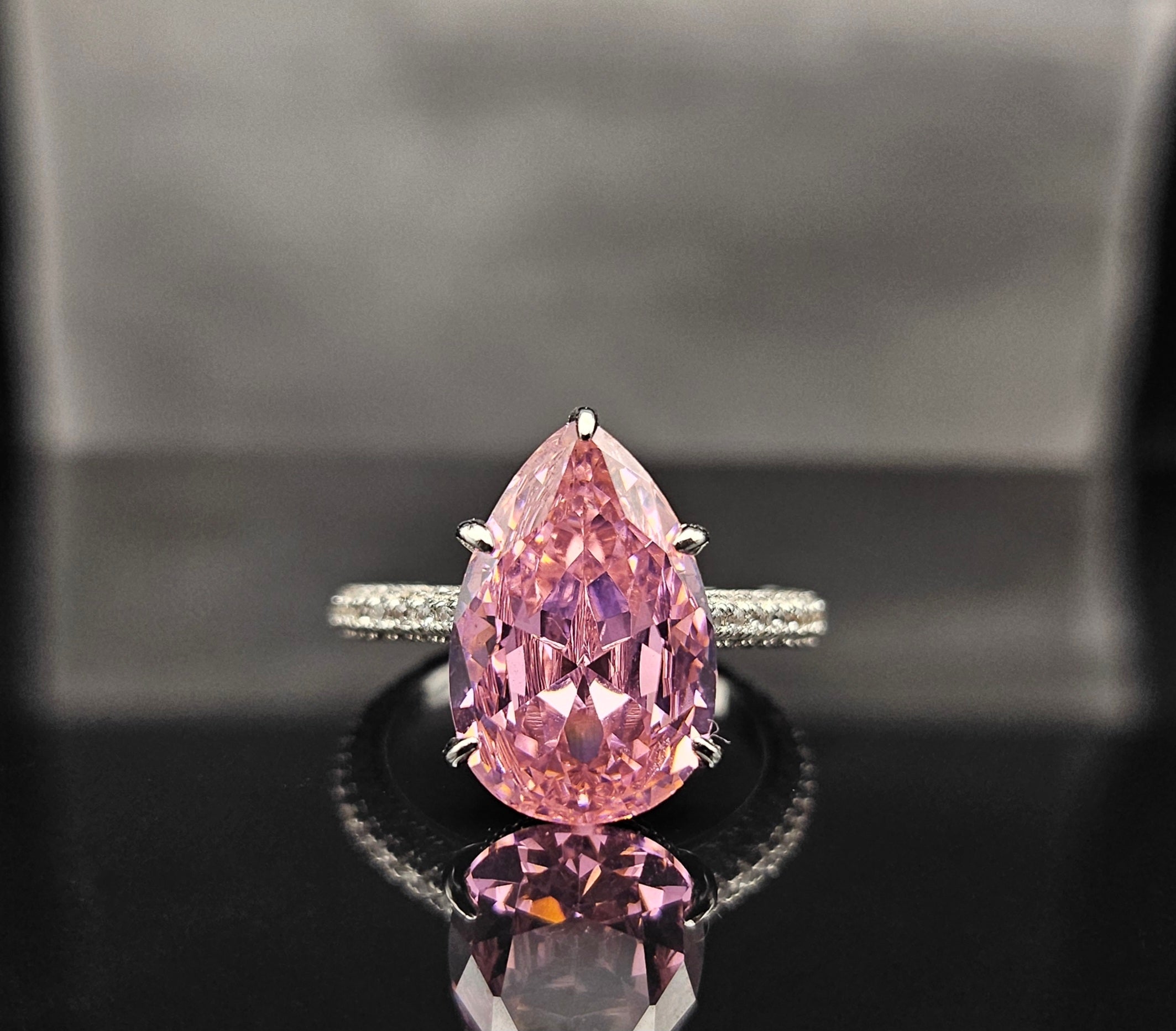 Captured in Awe - Ring