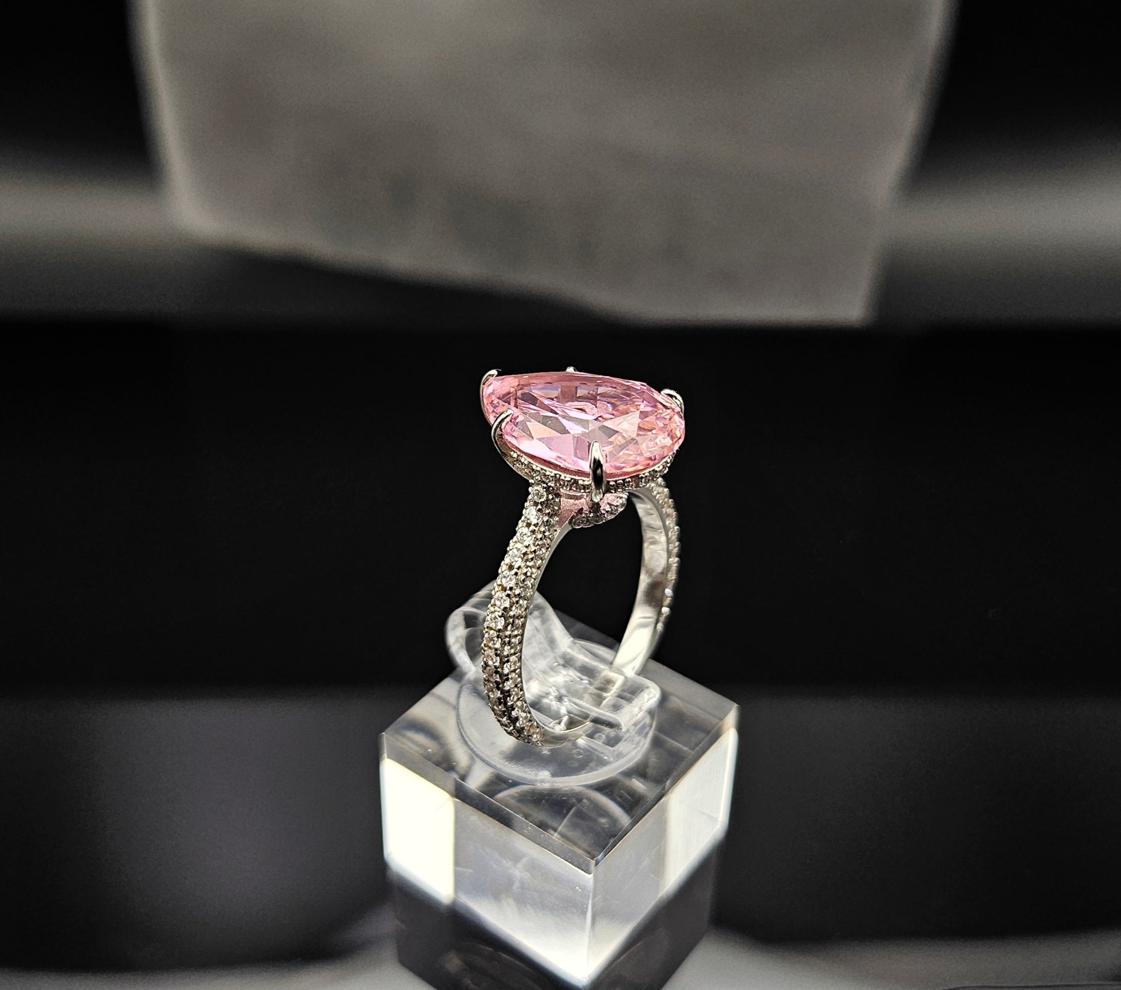 Captured in Awe - Ring