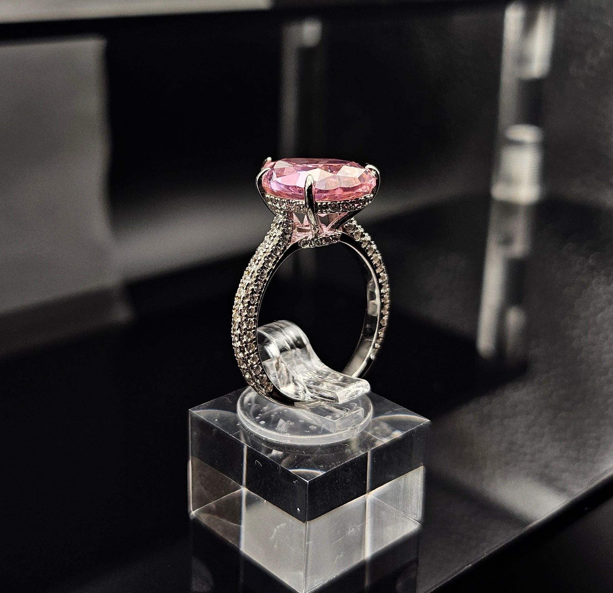 Captured in Awe - Ring