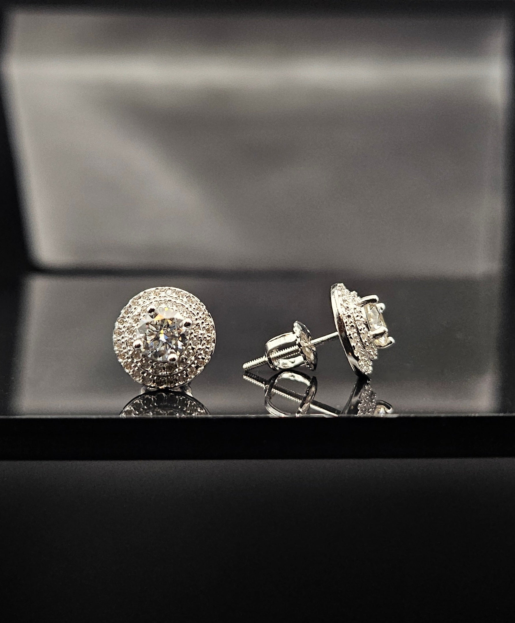 Pyro - VVS1 Screw Back Earrings