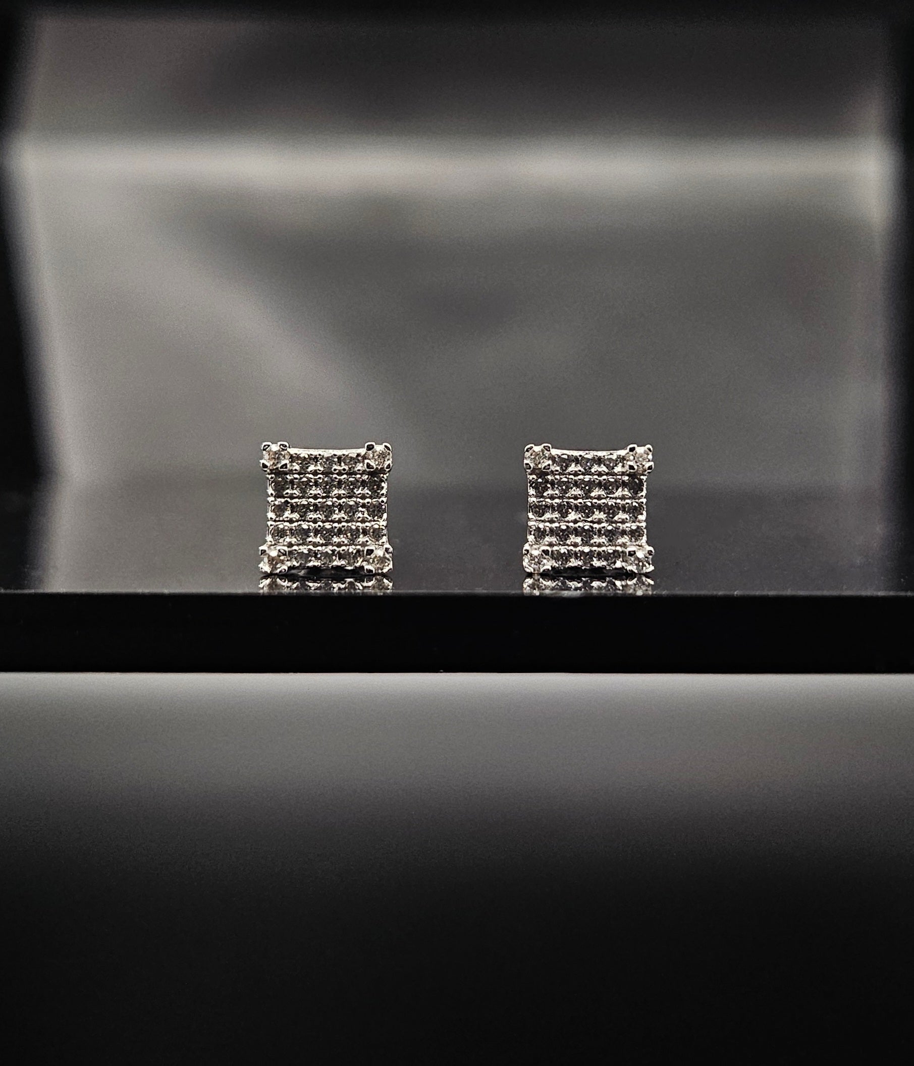 Royal Grid - VVS1 Screw Back Earrings