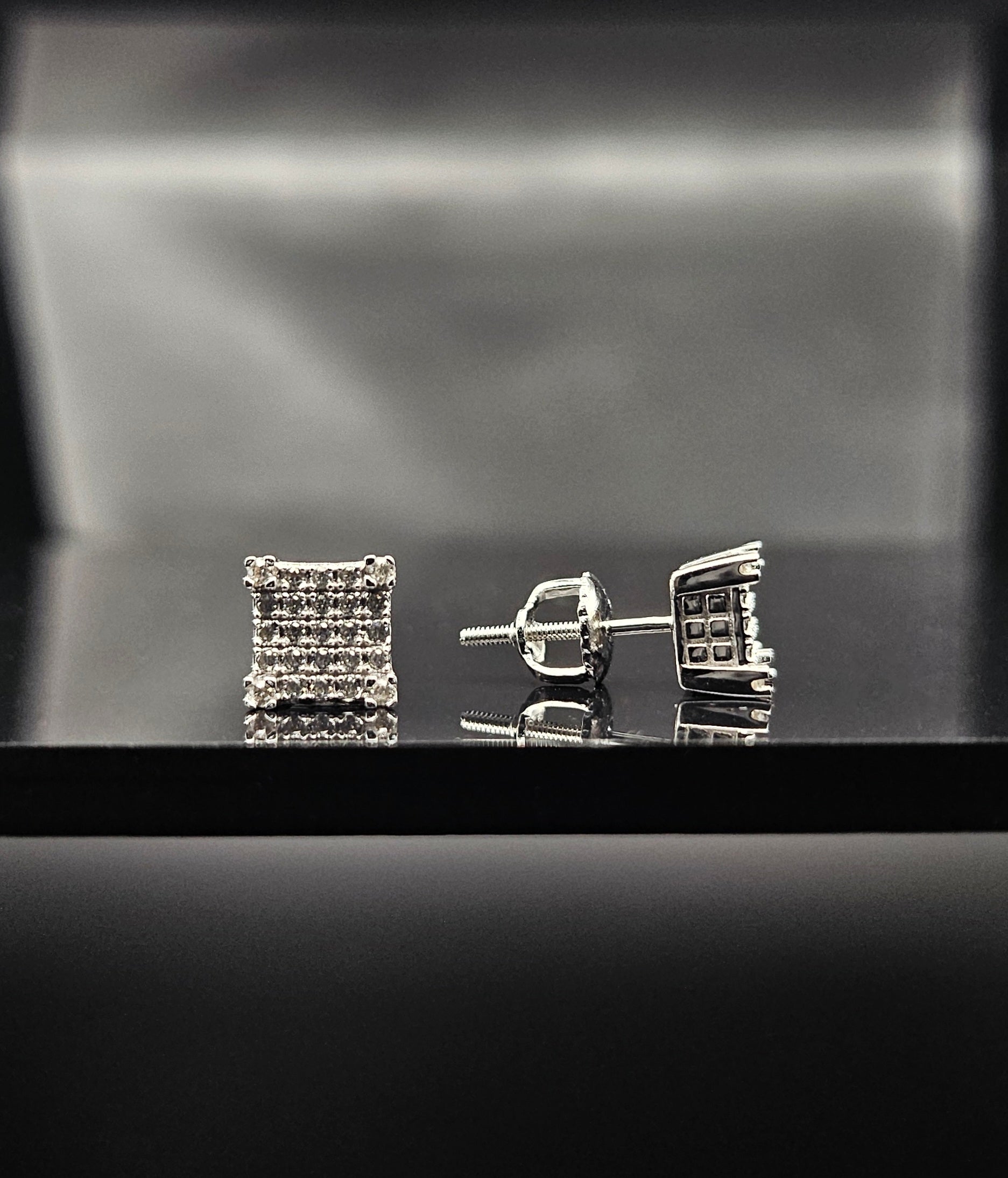 Royal Grid - VVS1 Screw Back Earrings