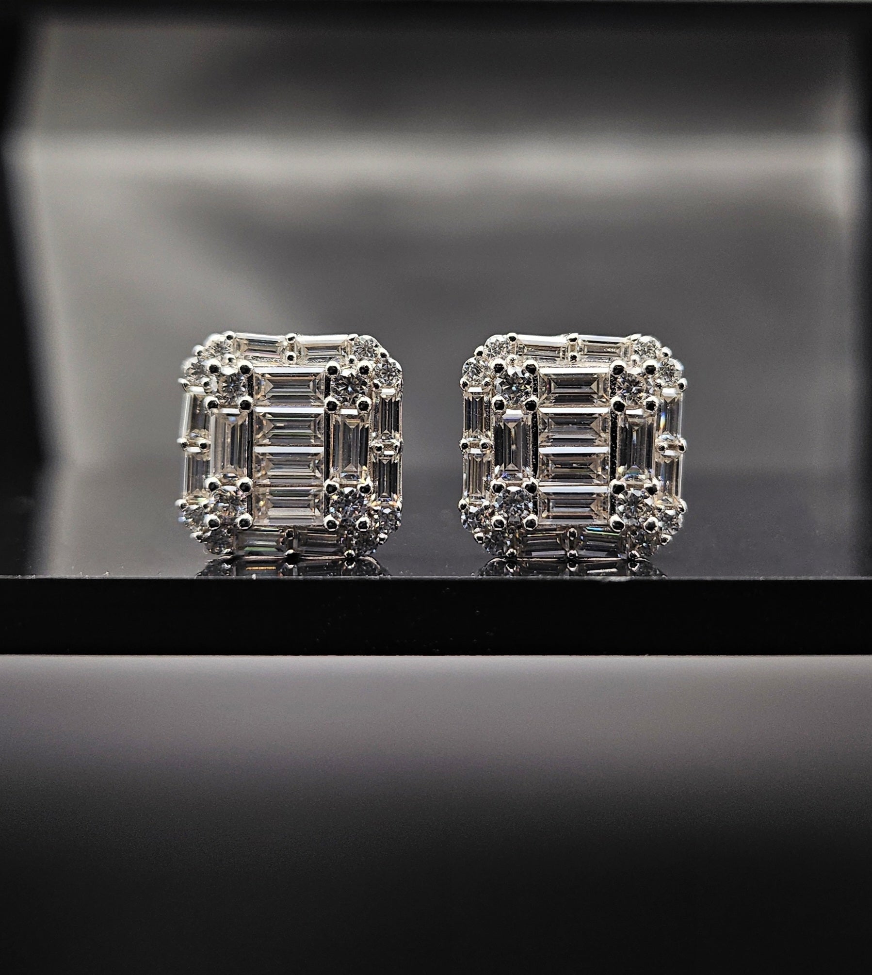 The Solvian - VVS1 Screw Back Earrings