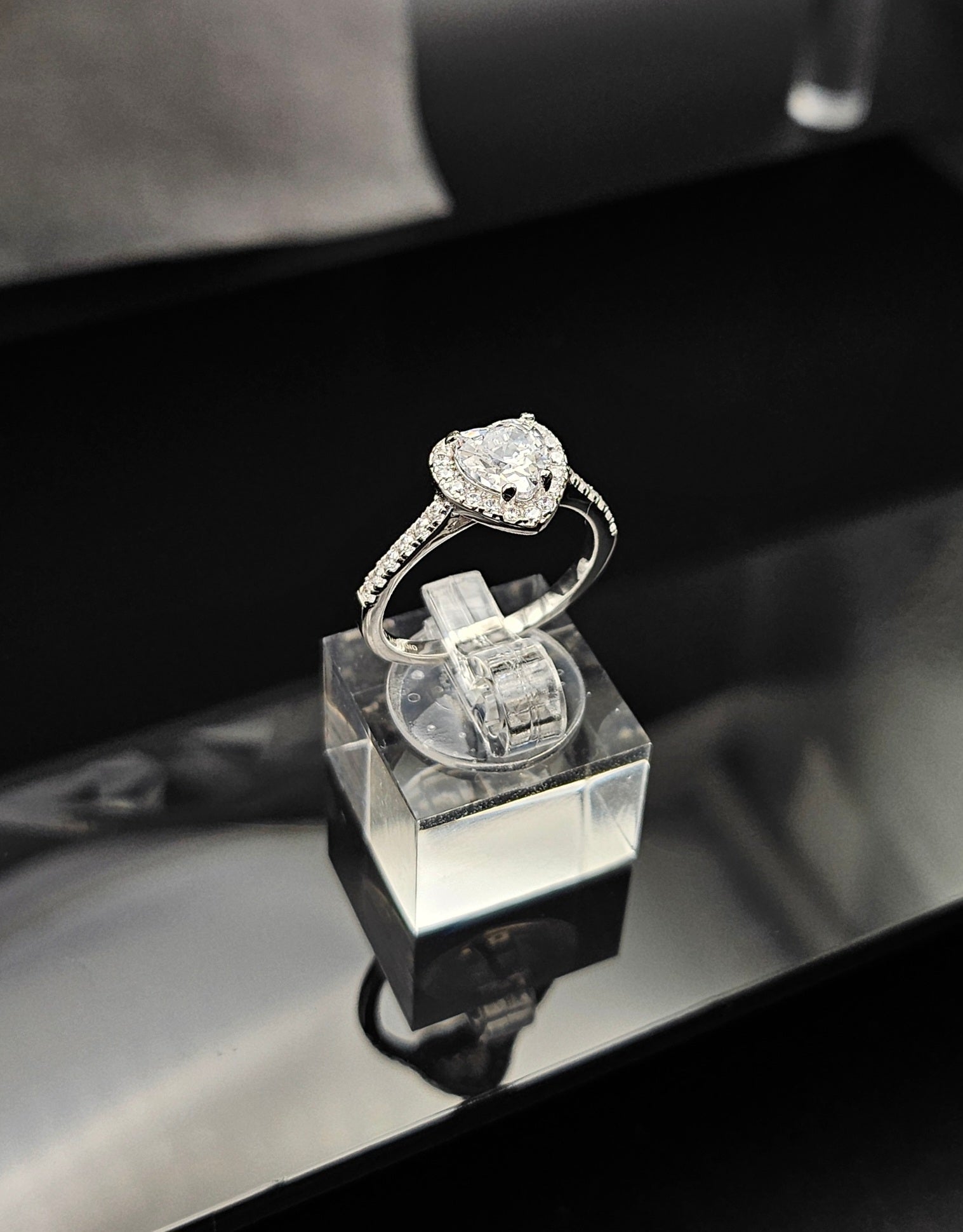 Captured Heart - Ring