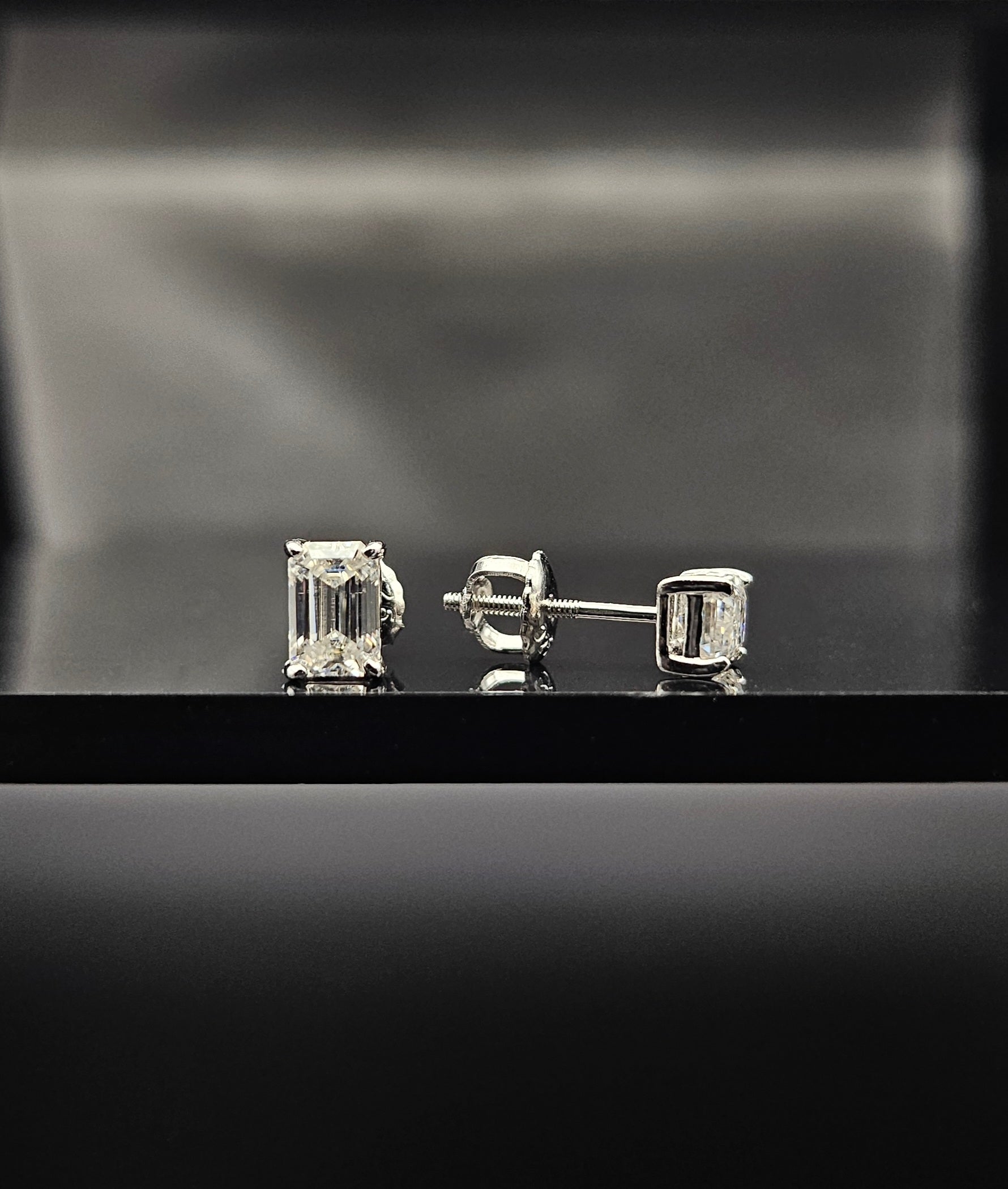 Zenith Aura - Emerald Cut VVS1 Earrings Screw Back